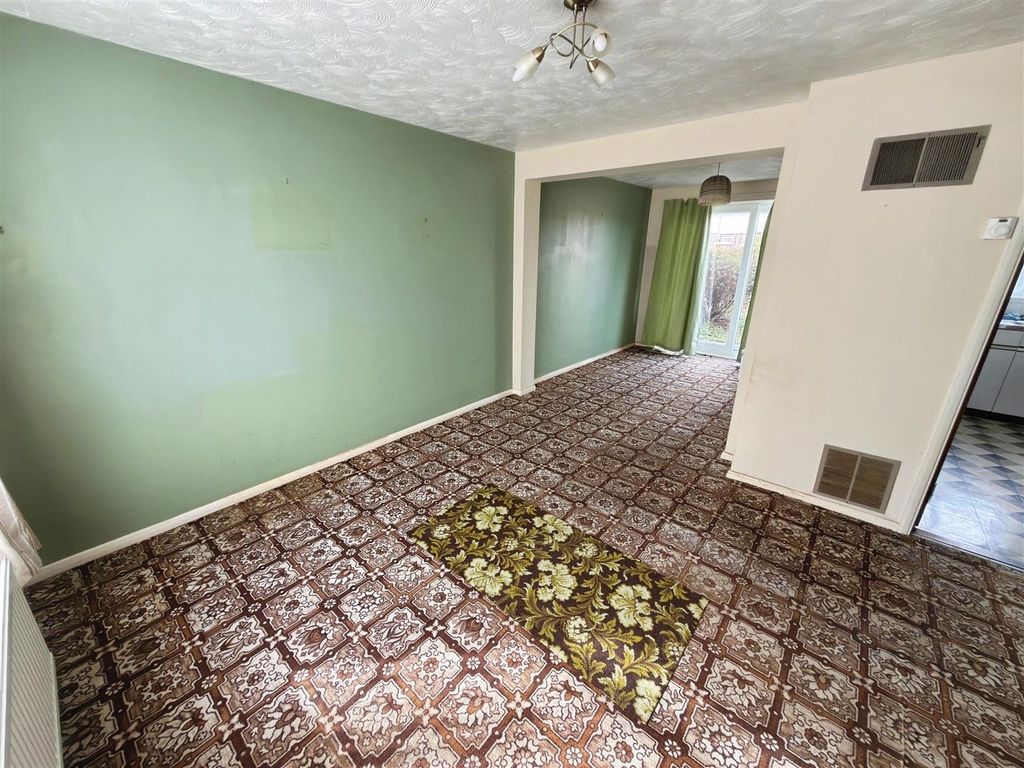Property photo 3 of 12 Brendon Close (10).Jpg