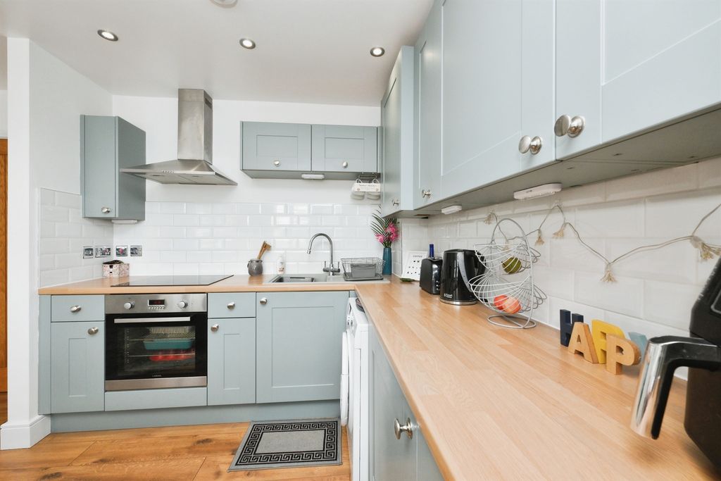 Property photo 2 of 17