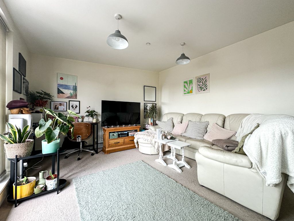 Property photo 3 of 12 4150013