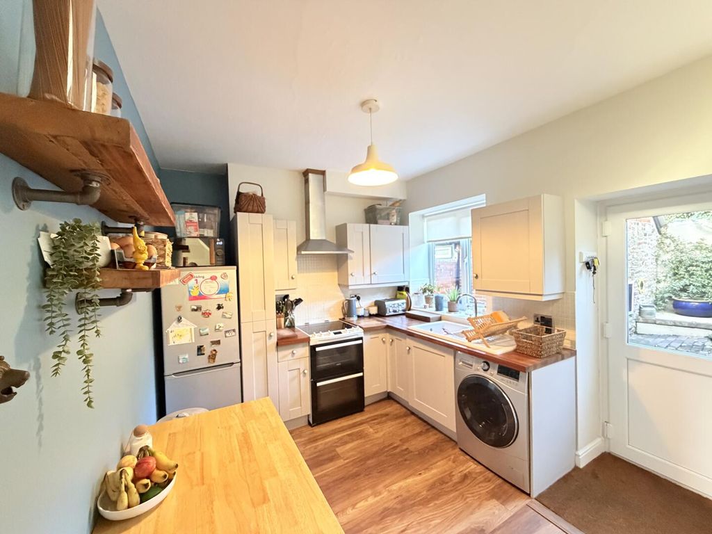 Property photo 2 of 9 Kitchen