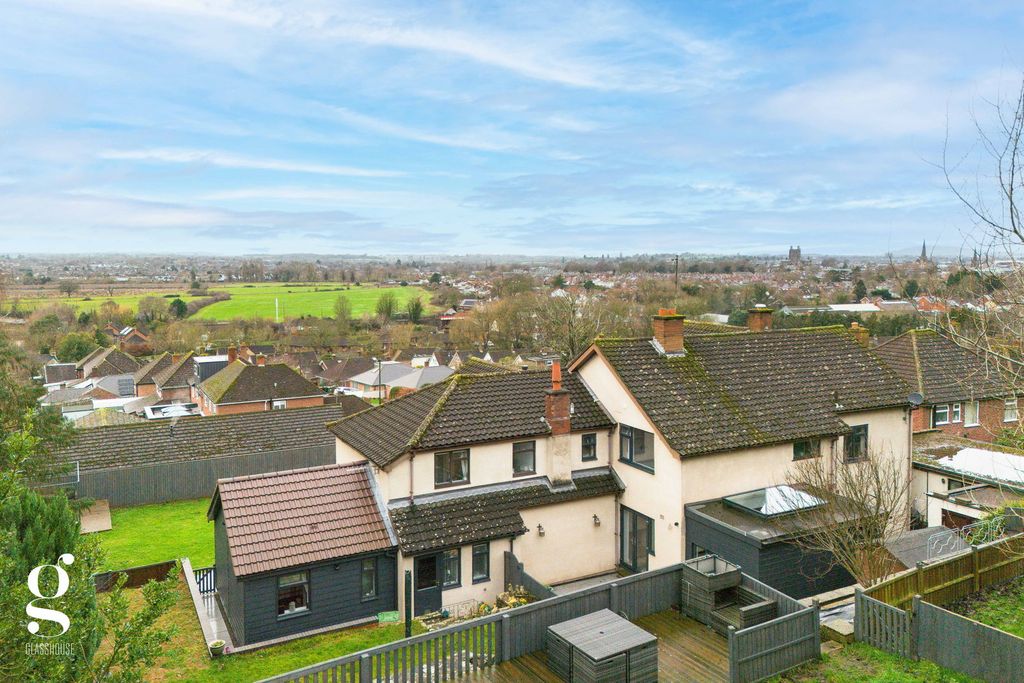 Property photo 2 of 43