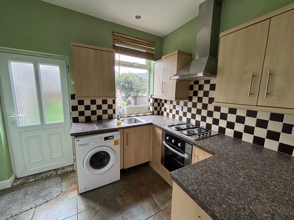 Property photo 1 of 12 Fitted Kitchen 
