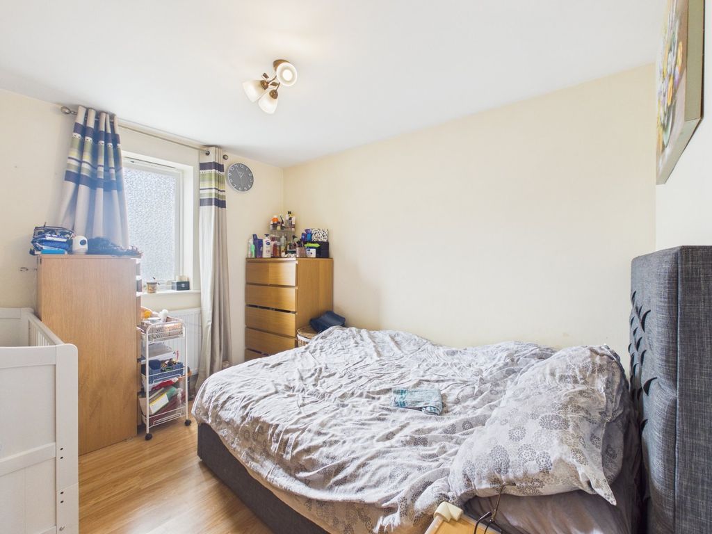 Additional image 4 of 2 bed flat for saleLovegrove Drive, Slough, Berkshire SL2