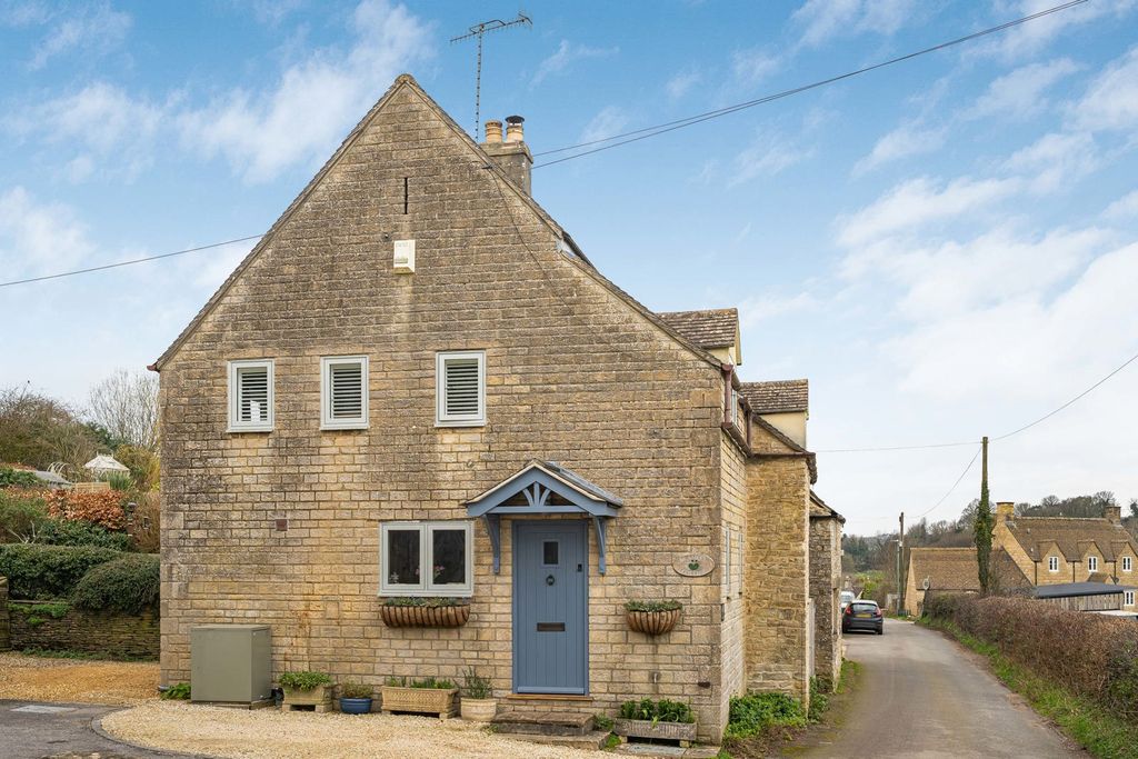 Property photo 1 of 19 Side