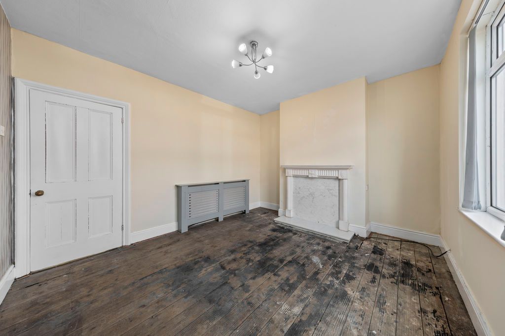 Property photo 2 of 23 Living-Room