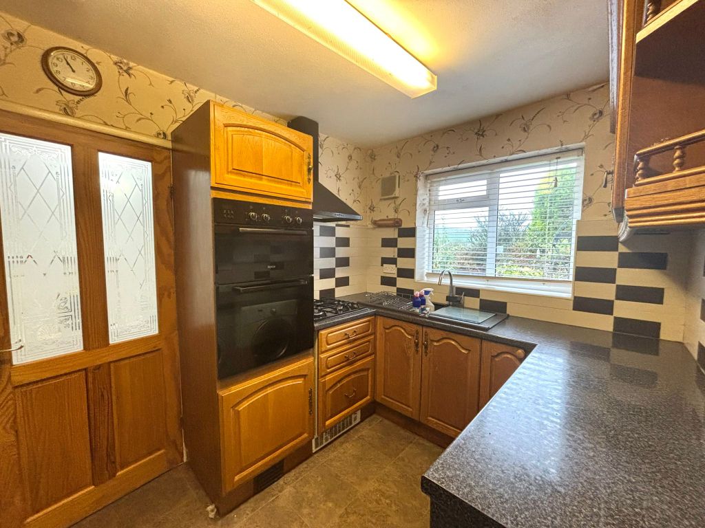 Property photo 3 of 28 Kitchen 3