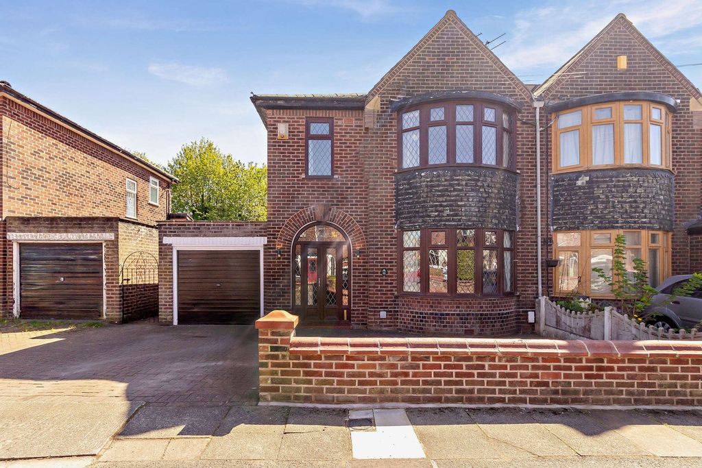 Property photo 1 of 30