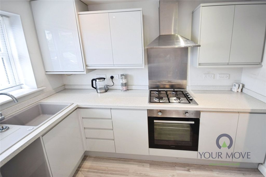 Property photo 3 of 13 Kitchen