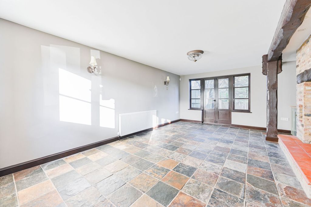 Property photo 3 of 19