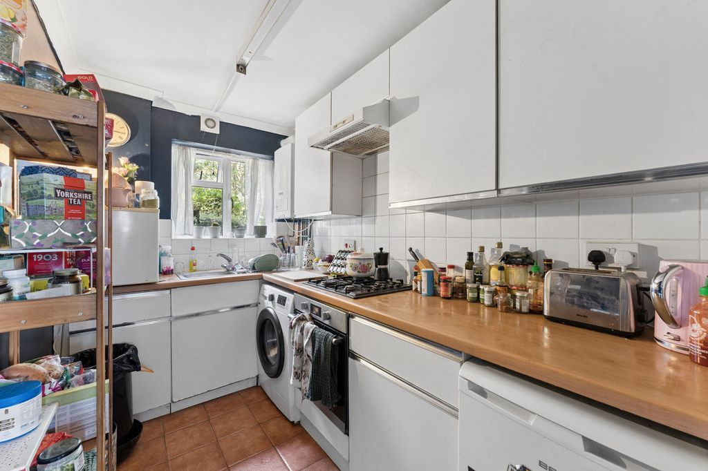 Property photo 2 of 6 Kitchen