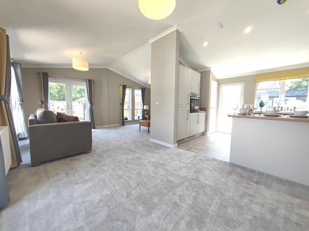 Property photo 3 of 13 1000005999.Jpg