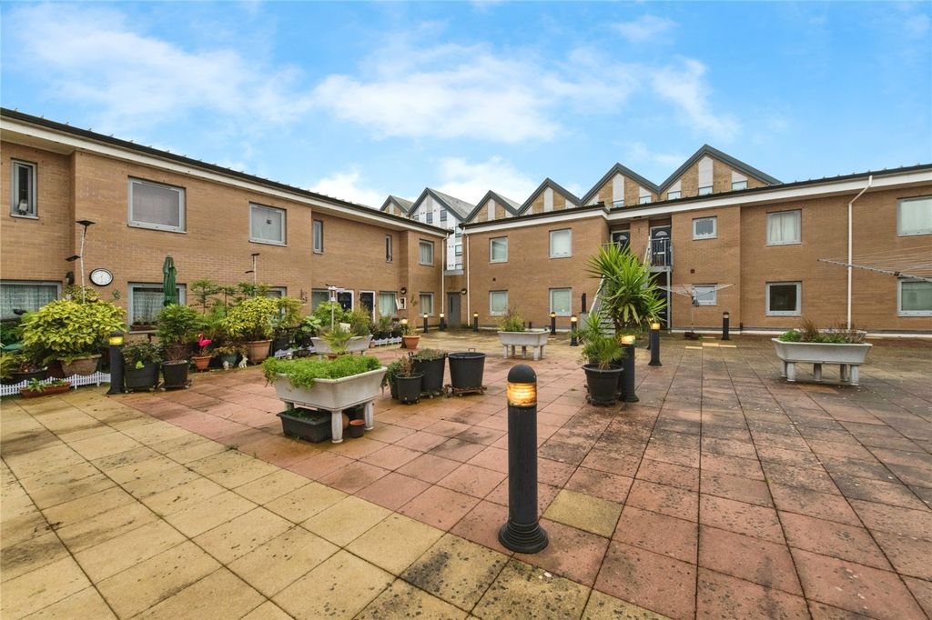 Property photo 2 of 11 Picture No. 16