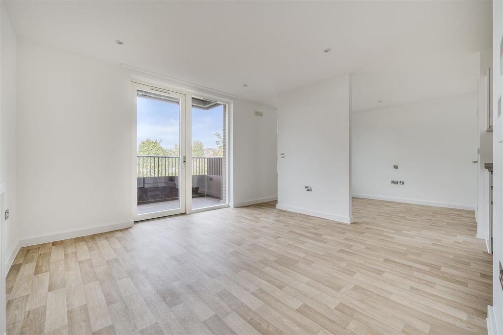 Property photo 2 of 13 Studio Area