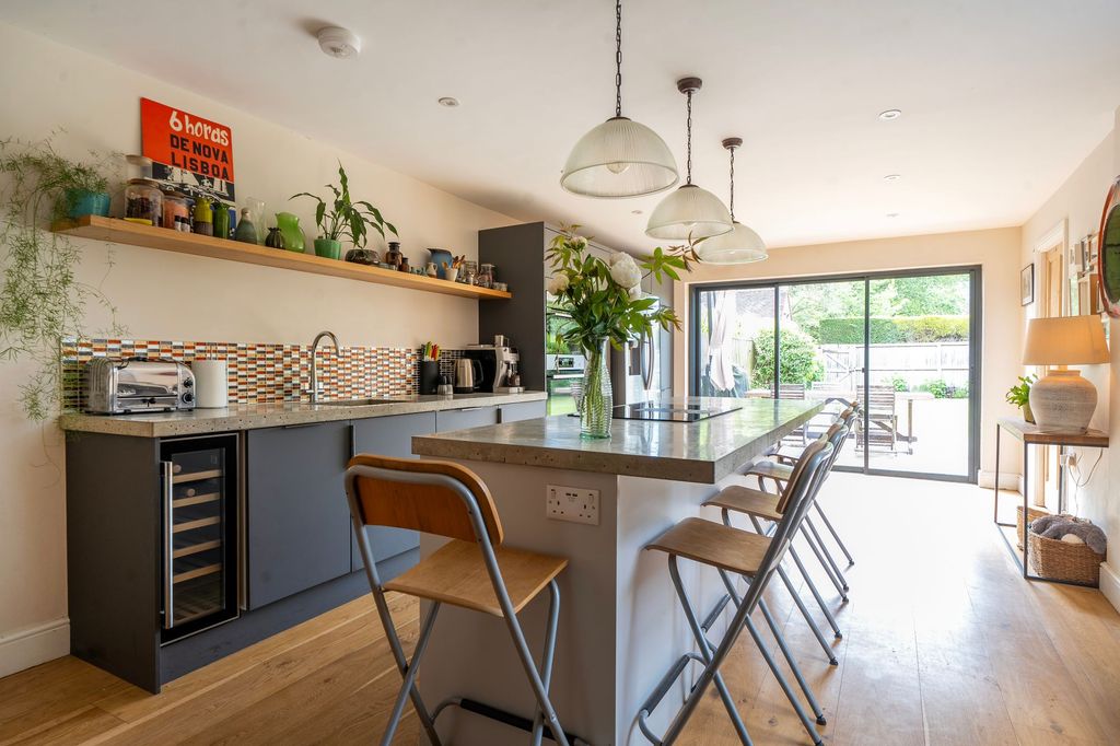 Property photo 2 of 21 Kitchen / Breakfast Room