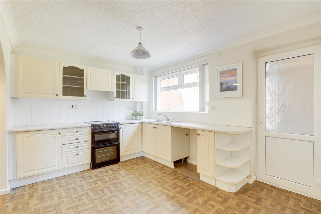 Property photo 3 of 17 2037.Jpg