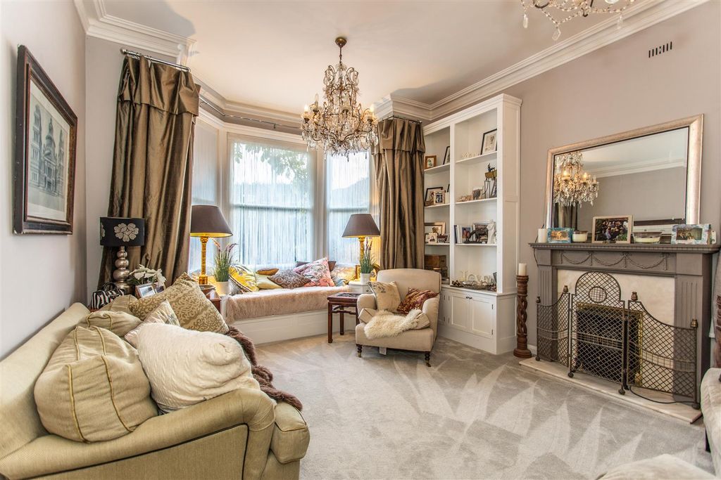 Property photo 3 of 38 33 London Road35.Jpg