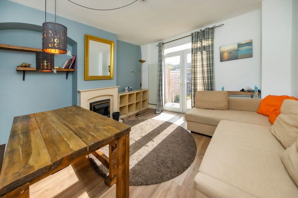 Property photo 2 of 7