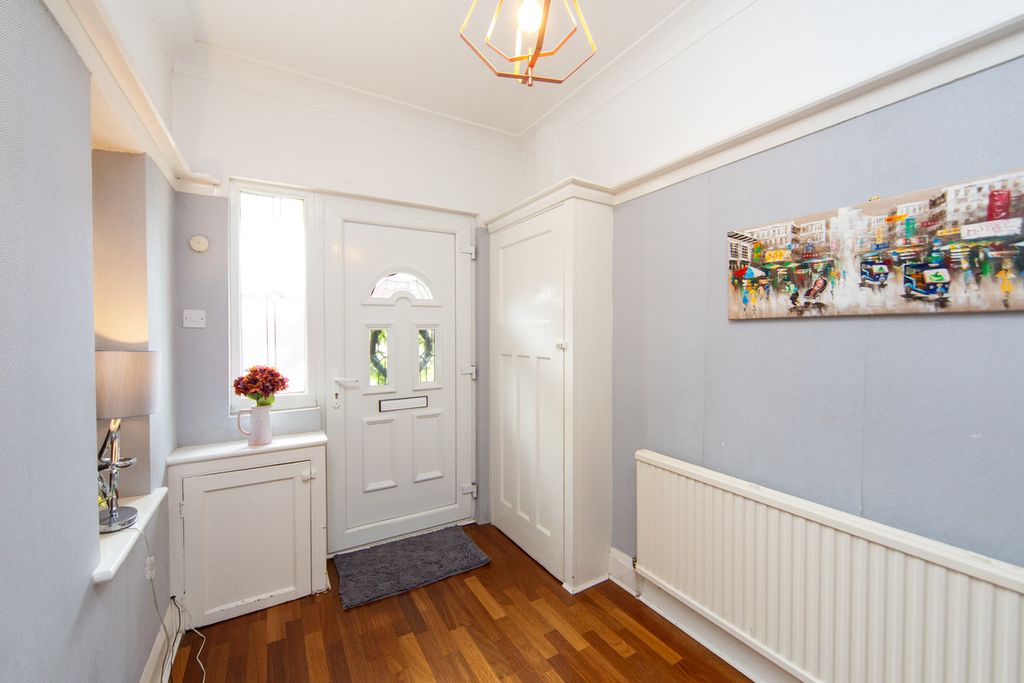 Property photo 2 of 27