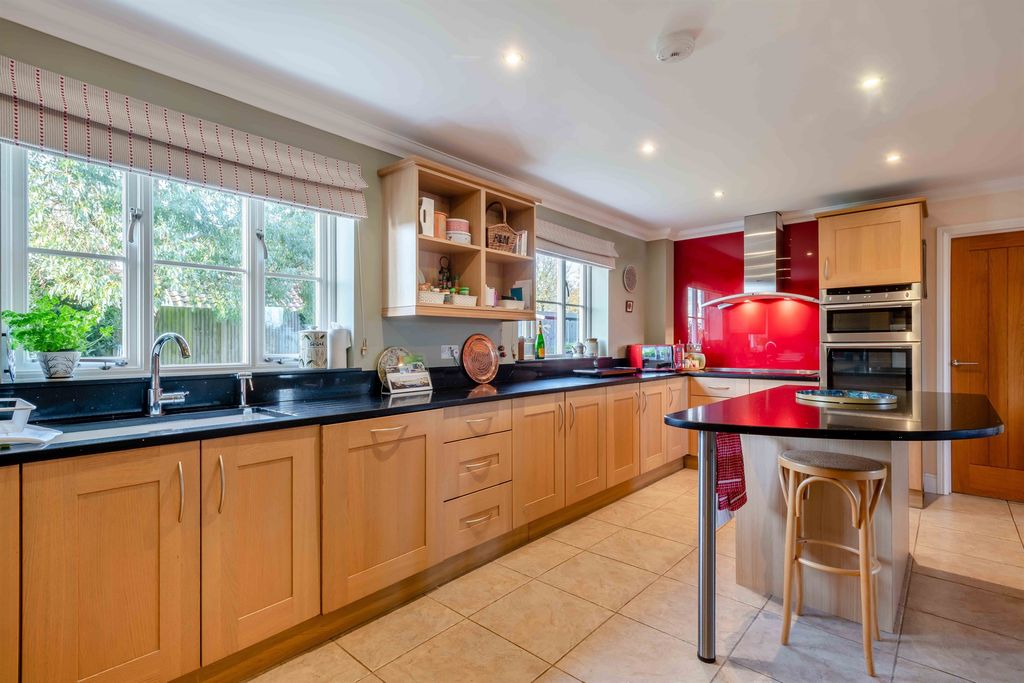 Property photo 2 of 20