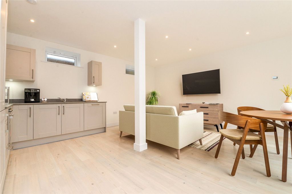 Property photo 2 of 21 Picture No. 52