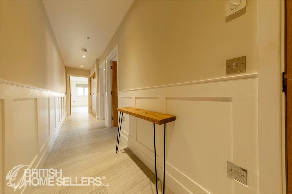 Property photo 2 of 16 Picture No. 10