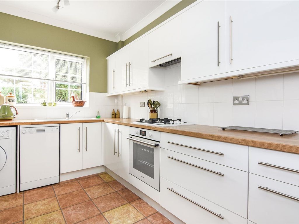 Property photo 1 of 11 Three Bedroom Semi Detached House