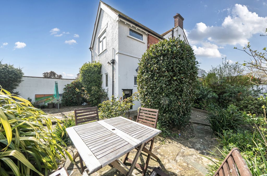 Property photo 3 of 19 1431187-25-69Bd30...