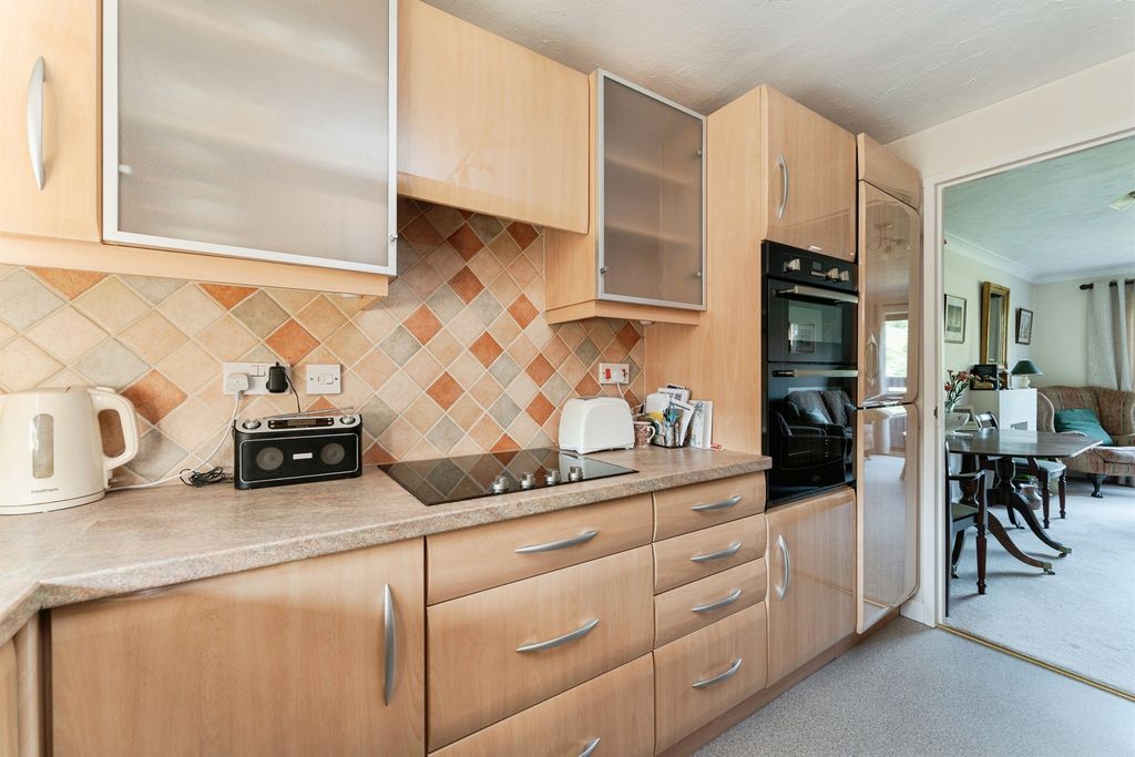 Property photo 2 of 17