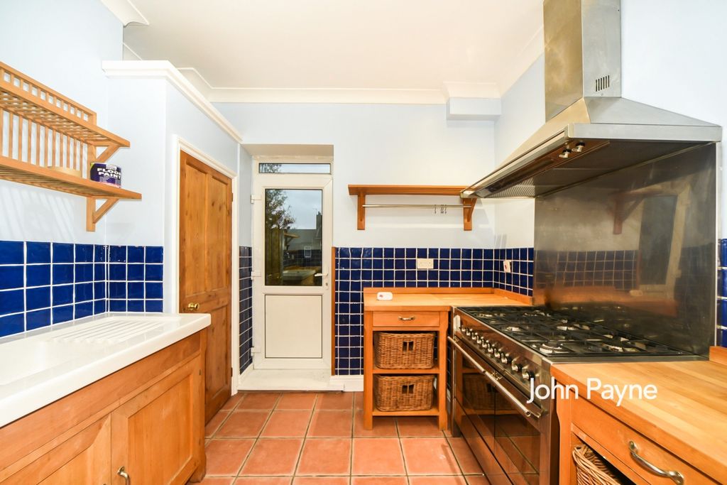 Property photo 2 of 10 Kitchen