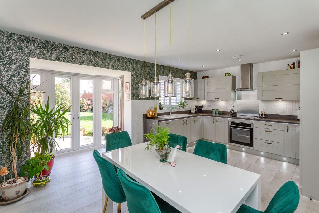 Property photo 3 of 29 Kitchen/Dining Room d