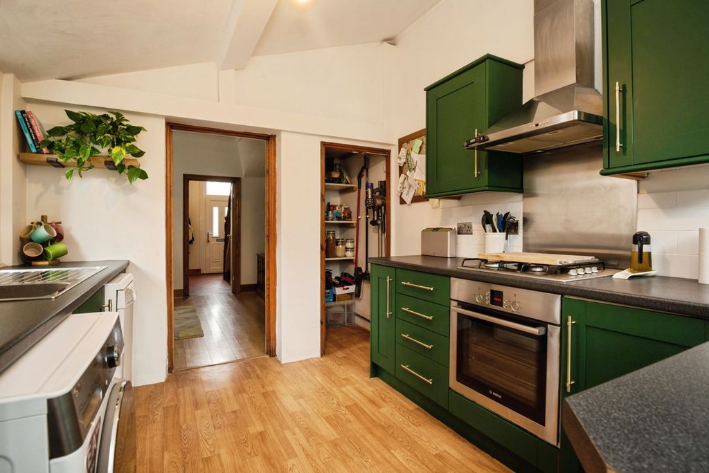 Property photo 2 of 14 Kitchen
