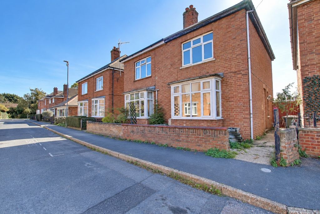 Property photo 1 of 11