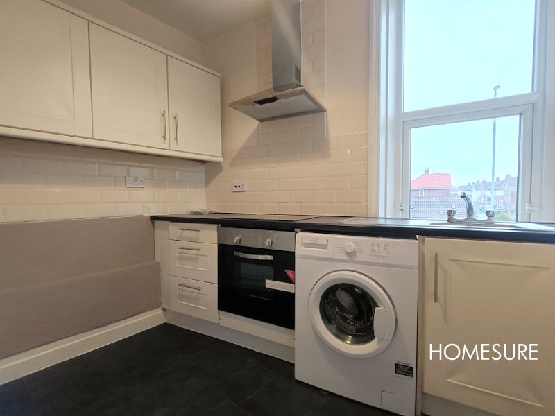 Property photo 3 of 10 Kitchen