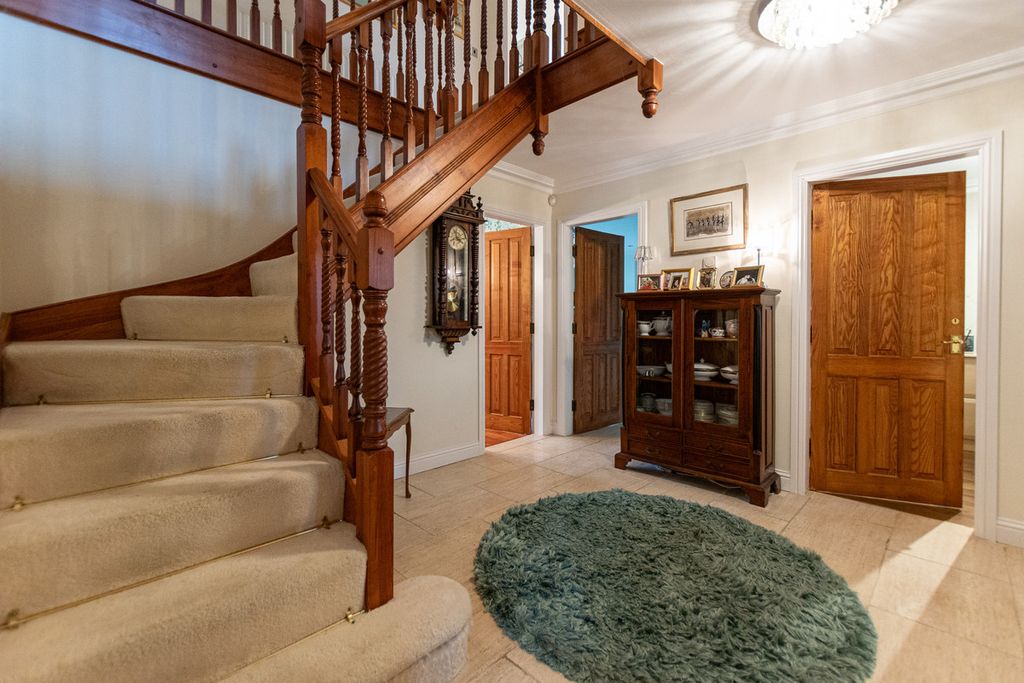 Property photo 3 of 35