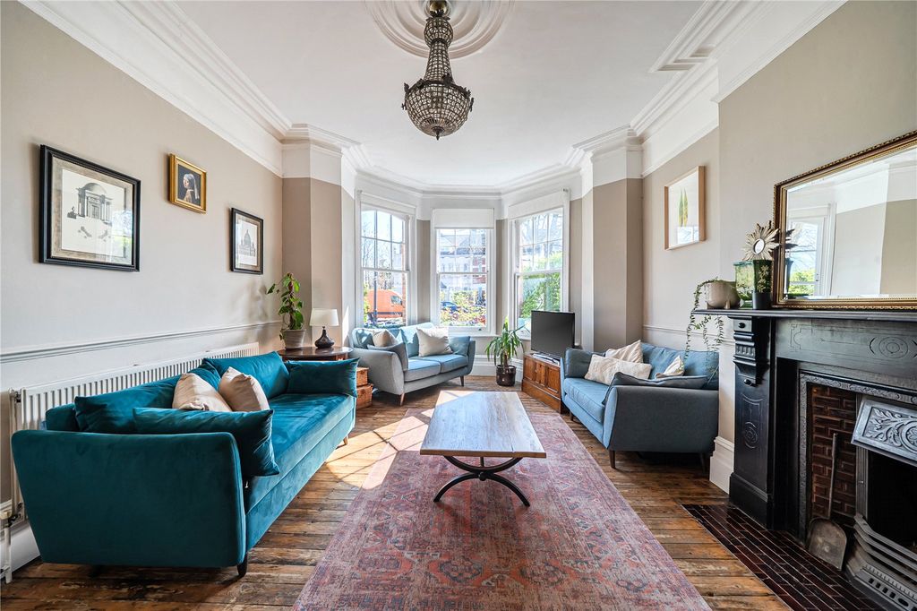 Property photo 3 of 19 Picture No. 17