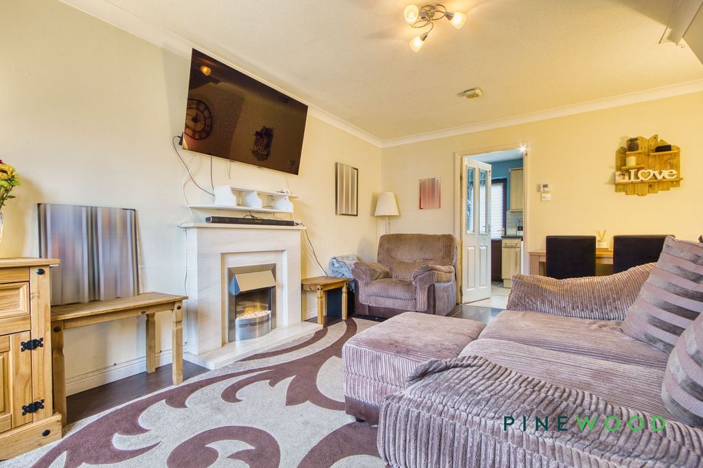 Property photo 2 of 16 Lounge / Diner