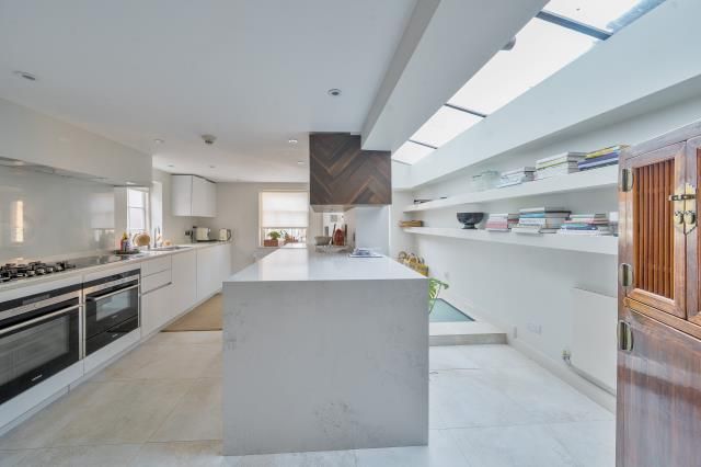 Property photo 3 of 33 Kitchen
