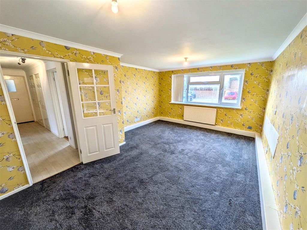 Property photo 3 of 13 Living Room