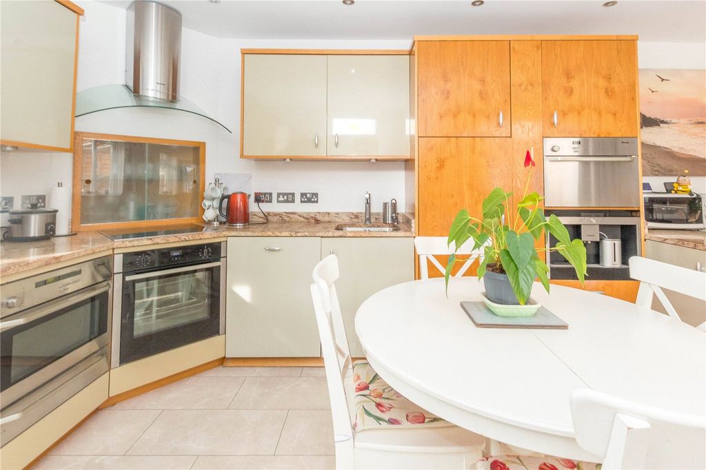 Property photo 2 of 22 Picture No. 15