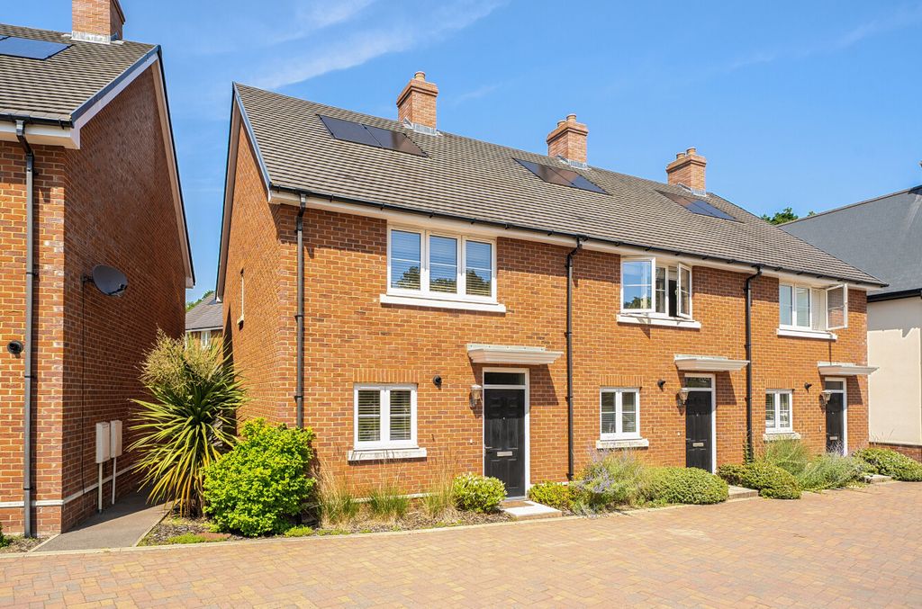 Property photo 1 of 12 1477598-2-6A39967...