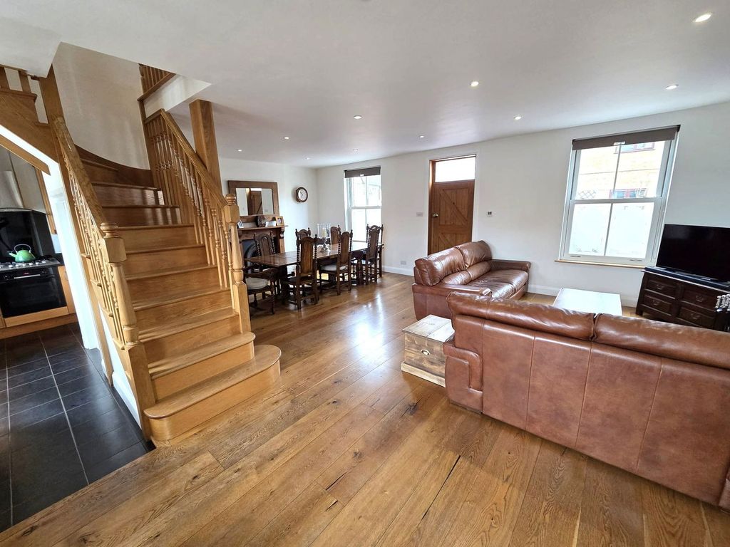 Property photo 2 of 22