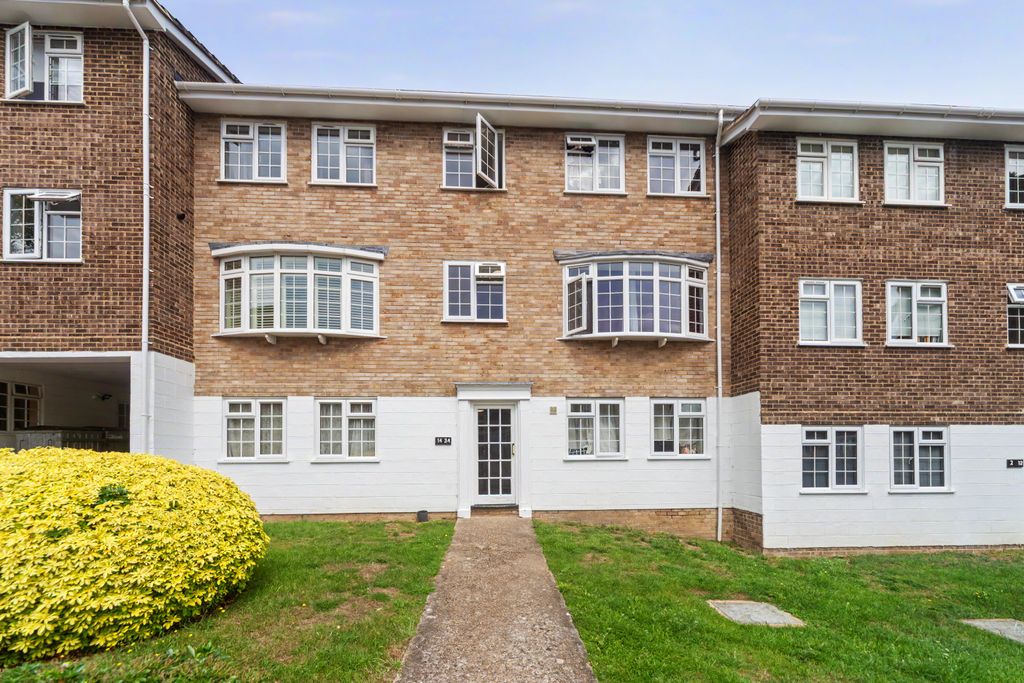Property photo 1 of 15 18 Tavistock Road, Bromley, Kent, Br2 0Sy