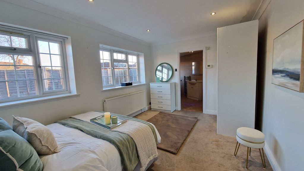 Property photo 2 of 3