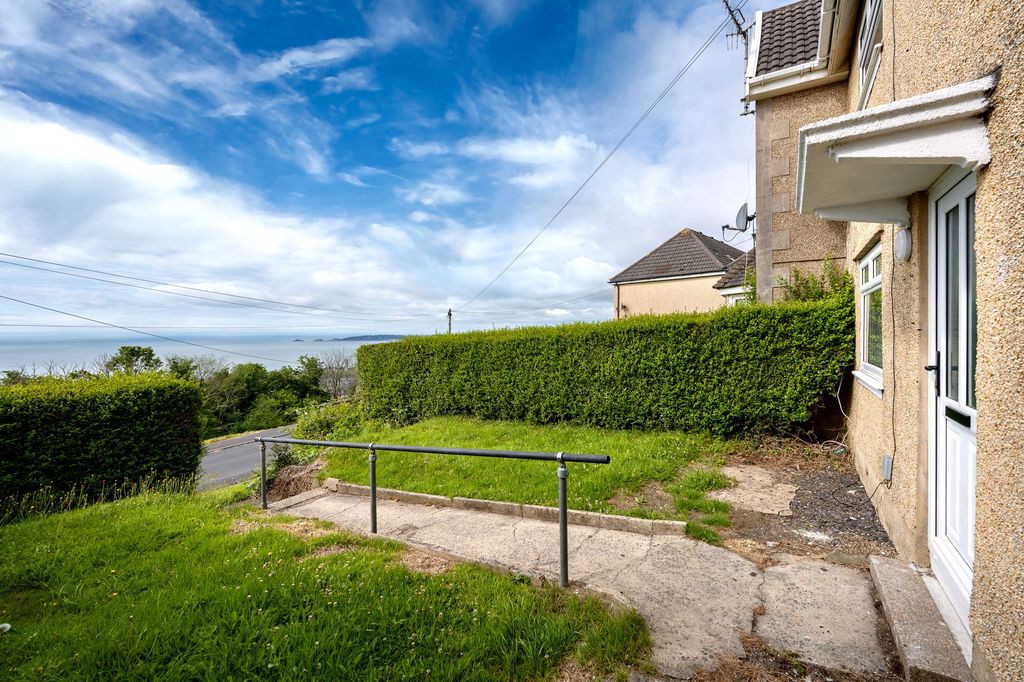 Property photo 1 of 28
