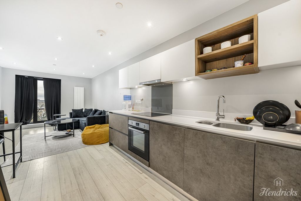 Property photo 3 of 27