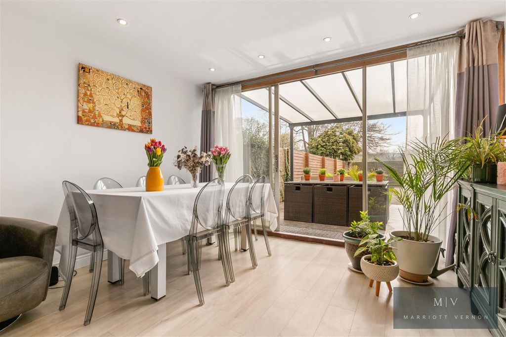 Property photo 3 of 20 Alpine Close 18 MV-13.Jpg