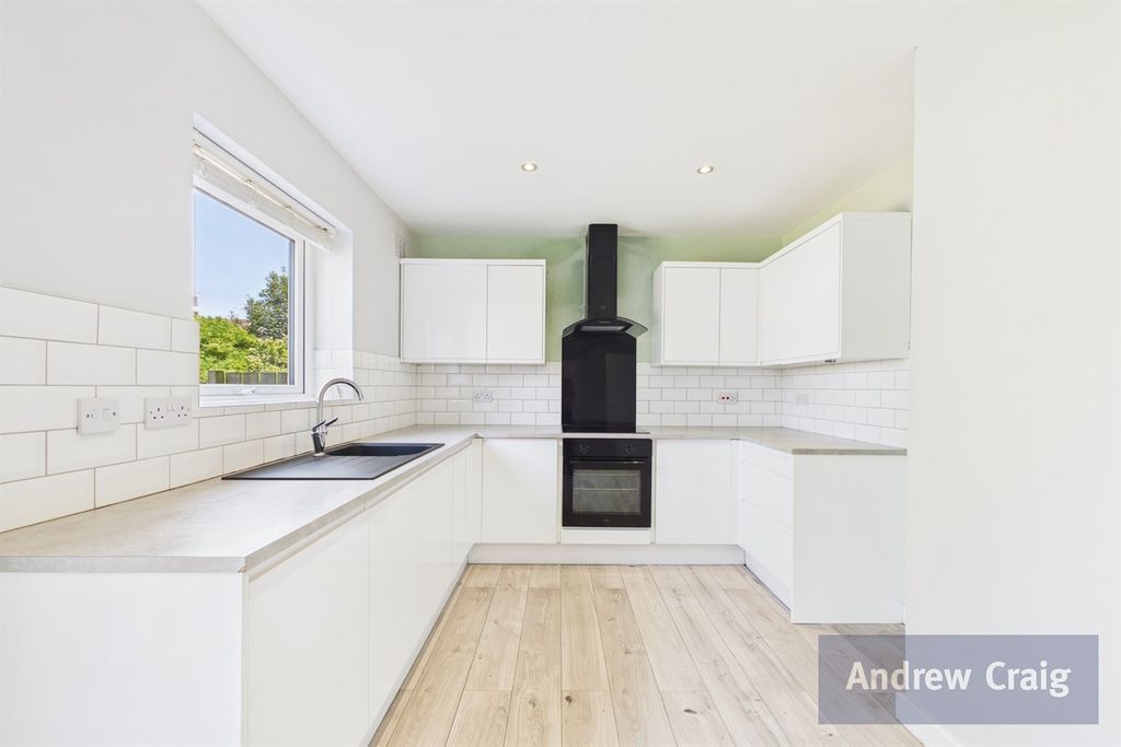 Property photo 3 of 12 Kitchen/Diner