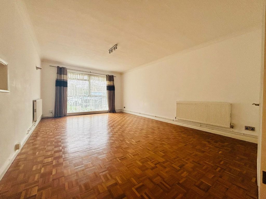 Property photo 2 of 14 Original-93Ca6Ab4-1Bcb-4010-9A5E-5A7C19D3E6B5.Jpeg