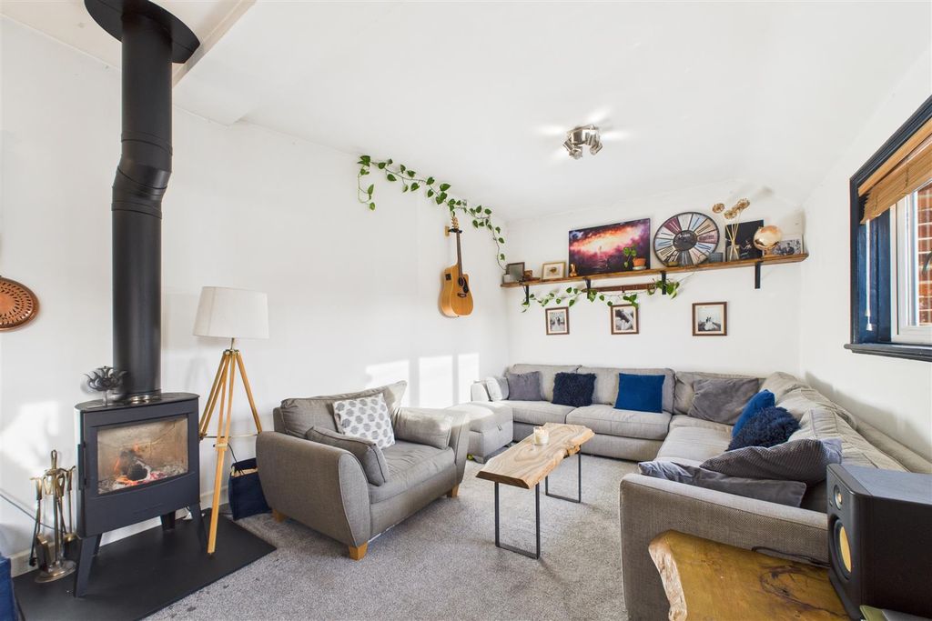 Property photo 1 of 9 Living Room