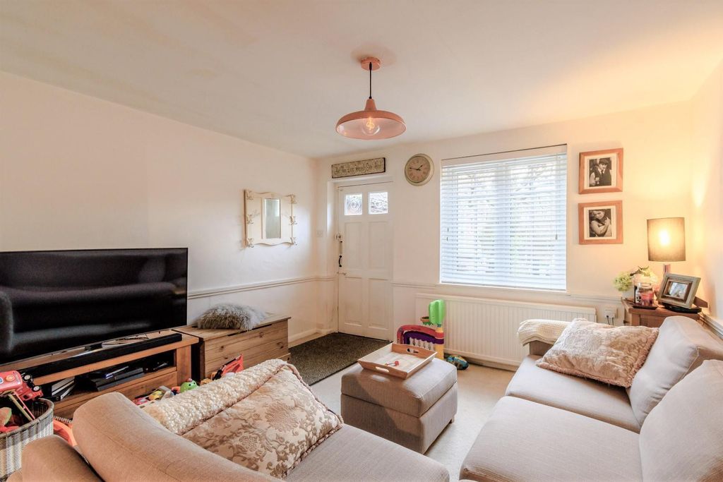 Property photo 3 of 9 3